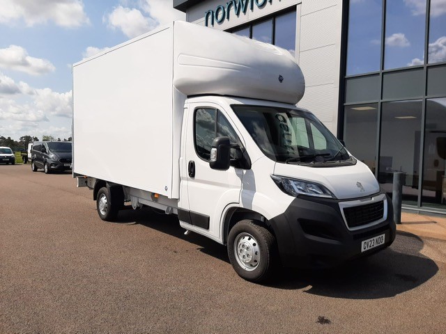 Luton (4 Metre) Body, Box Van with Tail-Lift - [Corporate]